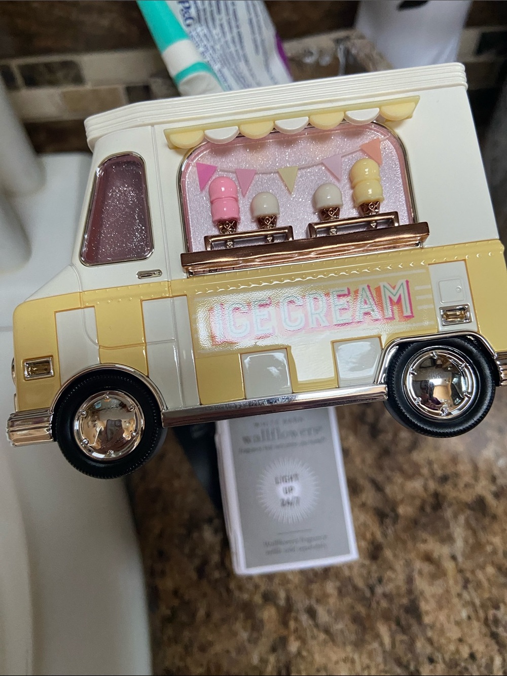 Ice Cream TruckYellow and Pink light up projector wallflower